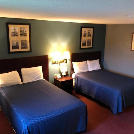 Latham Inn Екстериор снимка
