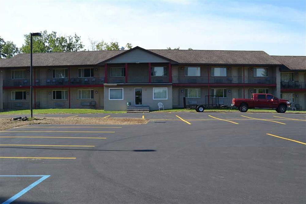 Latham Inn Екстериор снимка