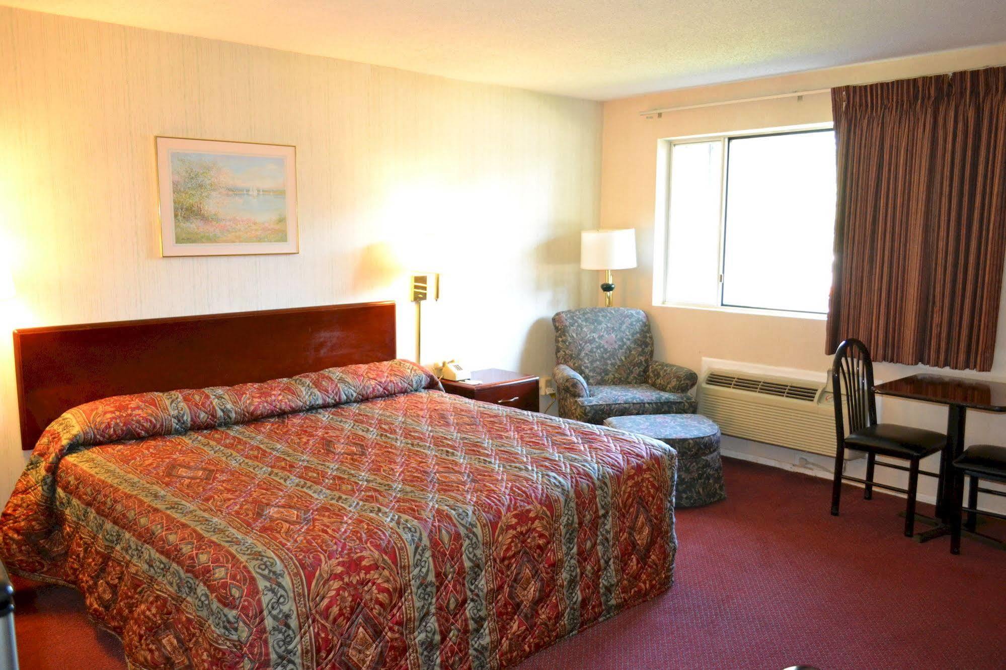 Latham Inn Екстериор снимка