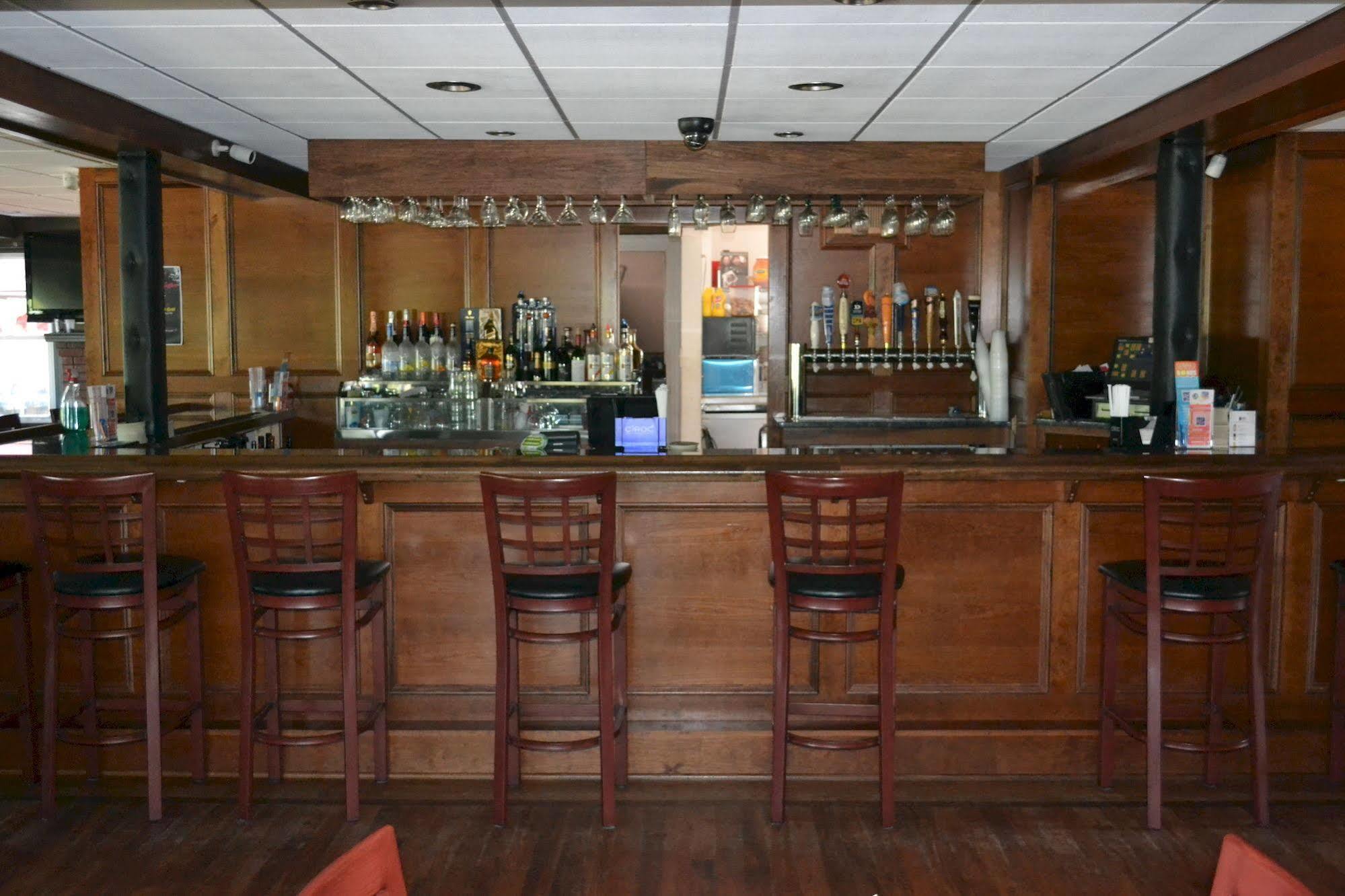 Latham Inn Екстериор снимка