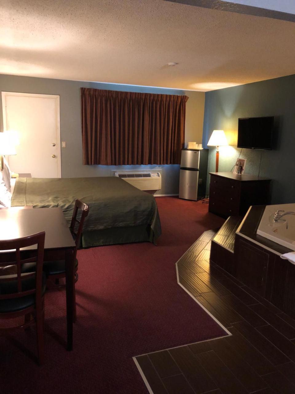 Latham Inn Екстериор снимка